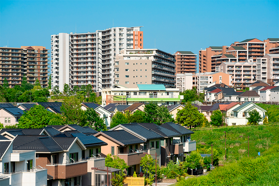日本の住宅街、戸建て、マンション